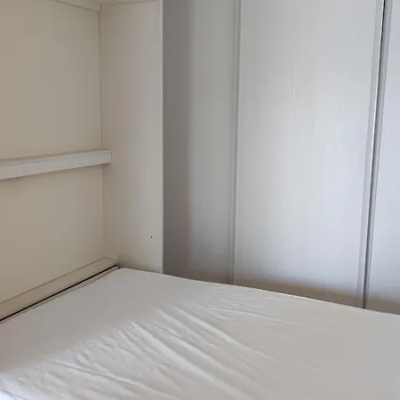 Apartment Le Lavandou, 2 Pieces, 4 Personnes - Fr-1-677-35 Le Lavandou