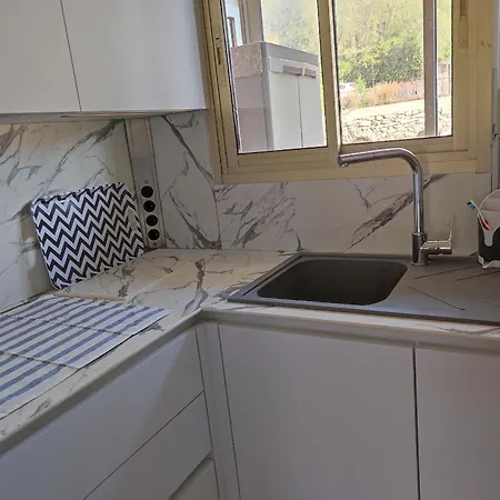 Apartment Le Lavandou, 2 Pieces, 4 Personnes - Fr-1-677-35 Le Lavandou