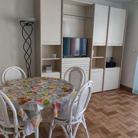 Le Lavandou, 2 Pieces, 4 Personnes - Fr-1-677-35 Apartment