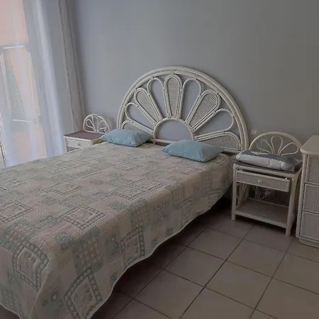 Apartment Le Lavandou, 2 Pieces, 4 Personnes - Fr-1-677-35